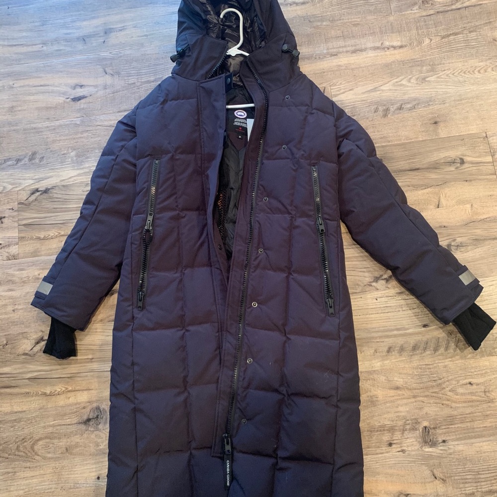 BRAND NEW! Canada goose elmwood parka size small